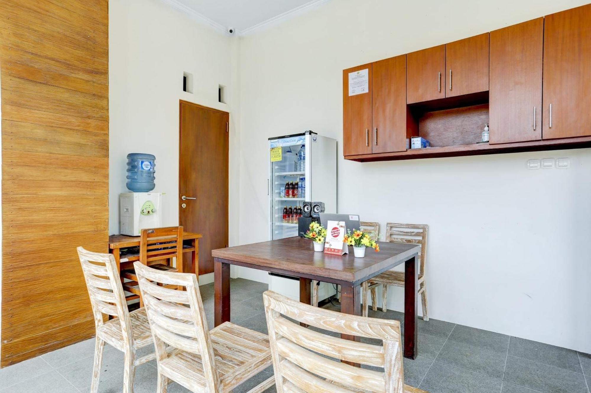 Oyo 90232 มาร์ช 67 สเตย์ Hotel Balian ภายนอก รูปภาพ