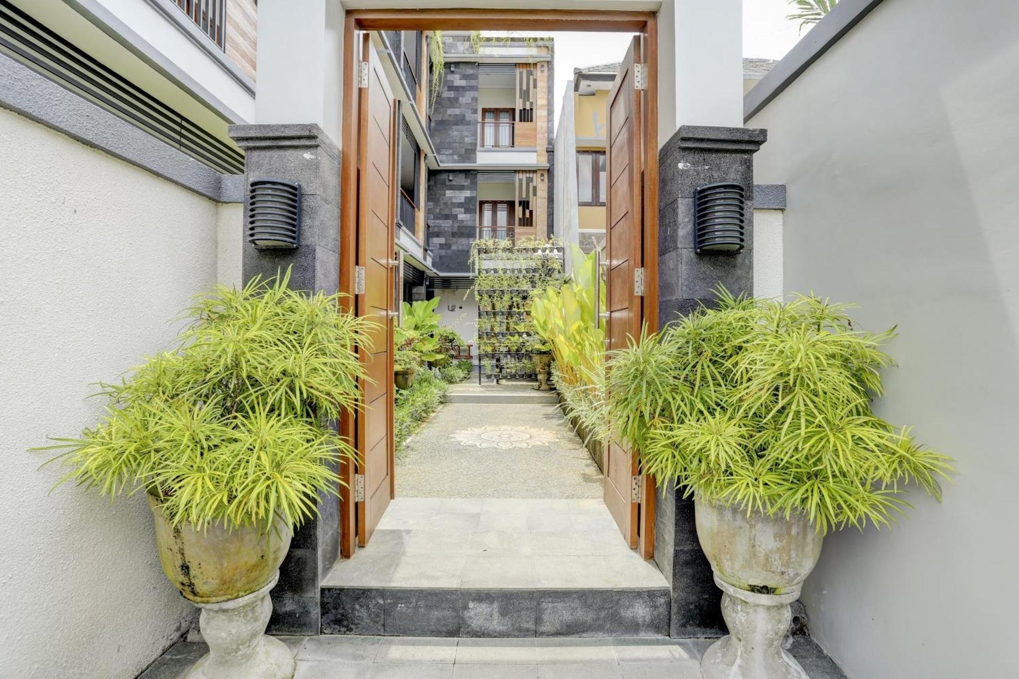 Oyo 90232 มาร์ช 67 สเตย์ Hotel Balian ภายนอก รูปภาพ